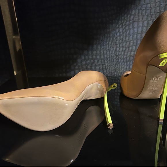 Casadei stilettos beige and lime green never worn. European size 38.5 - Picture 2 of 5